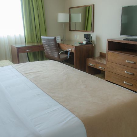 Holiday Inn Express And Suites Celaya By Ihg Exteriör bild