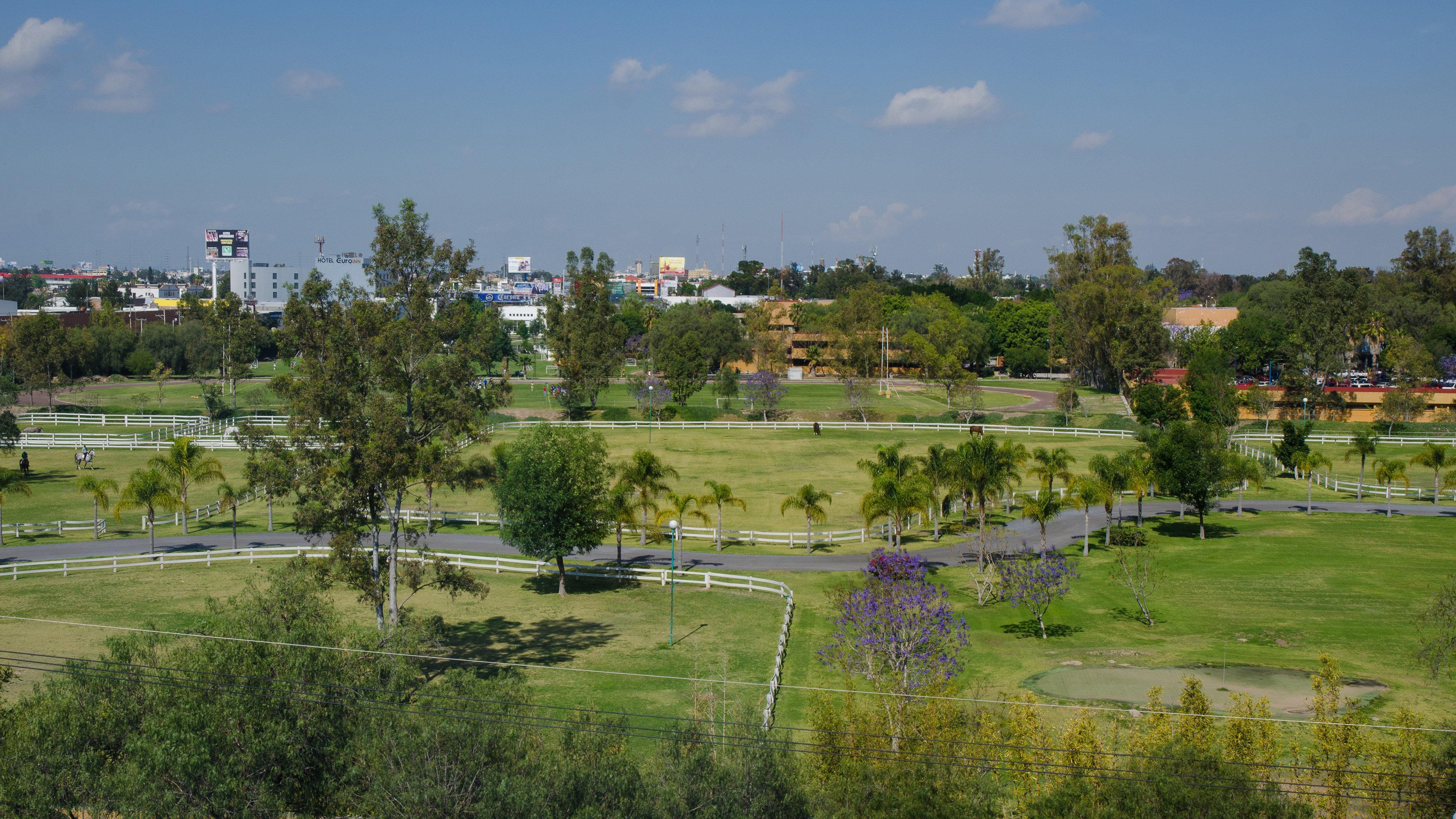 Holiday Inn Express And Suites Celaya By Ihg Exteriör bild